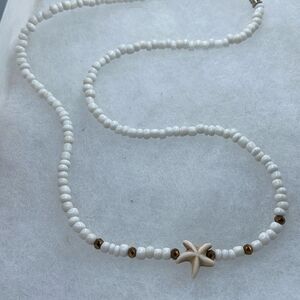 Vintage starfish beaded necklace. Barrel clasp.